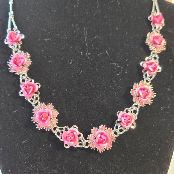 Vintage 2002 Avon Silver Toned Links with Pink Metal Roses Collar Necklace - Picture 2 of 6